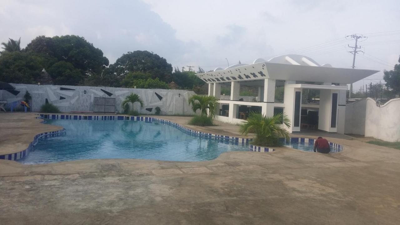 Peacock Park Hotel Ukunda Eksteriør billede
